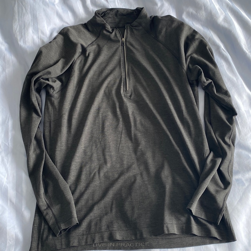 Large lululemon quarter zip in black